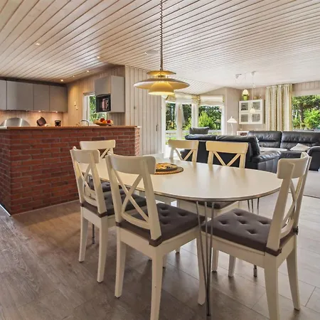 Harthwik - 1km From The Sea By Interhome
